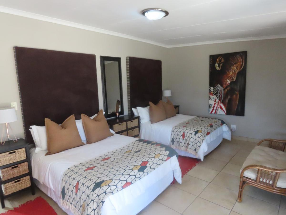 Sunset & Safaris Lodge