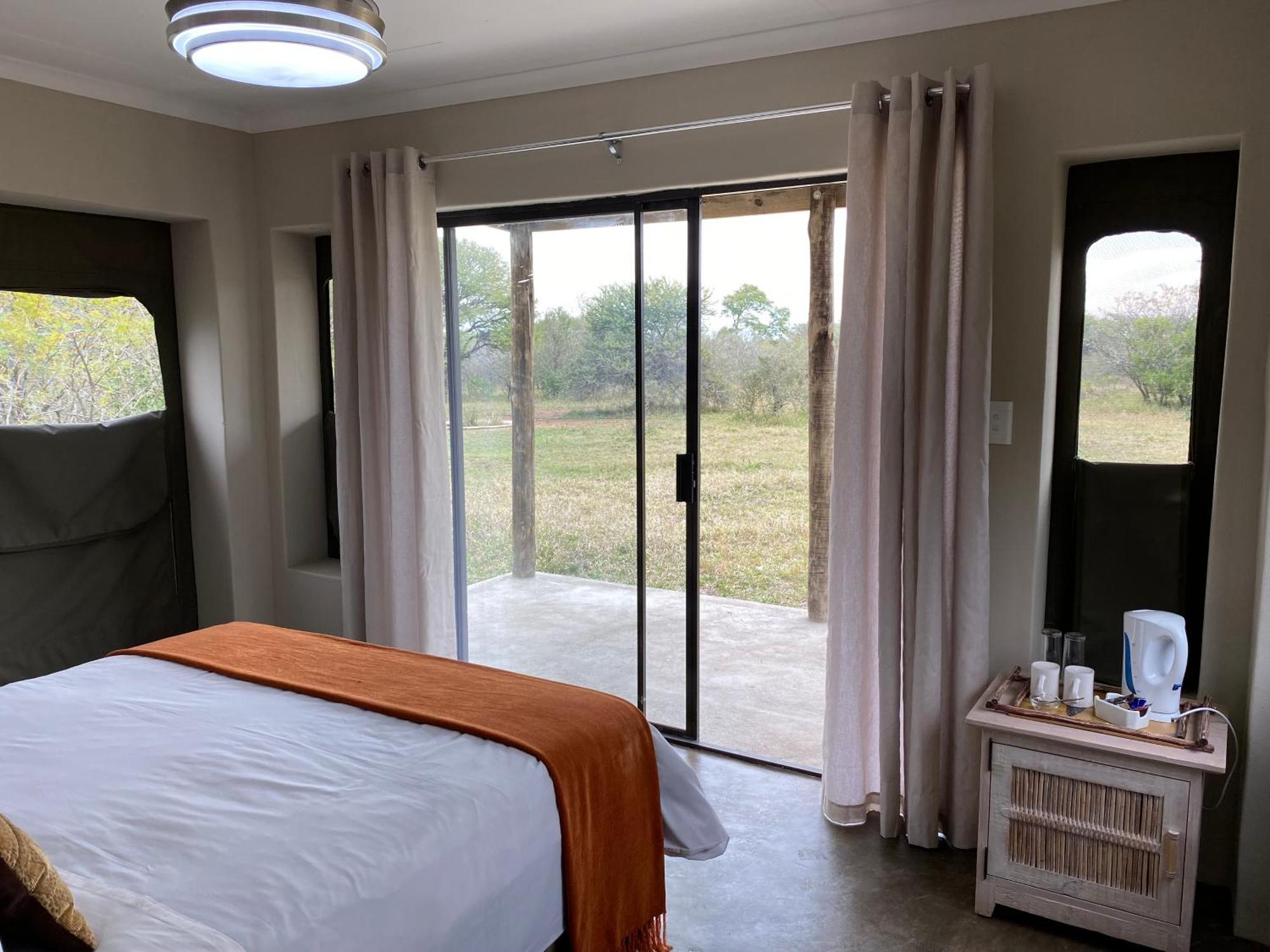 Lodge Sunset & Safaris *