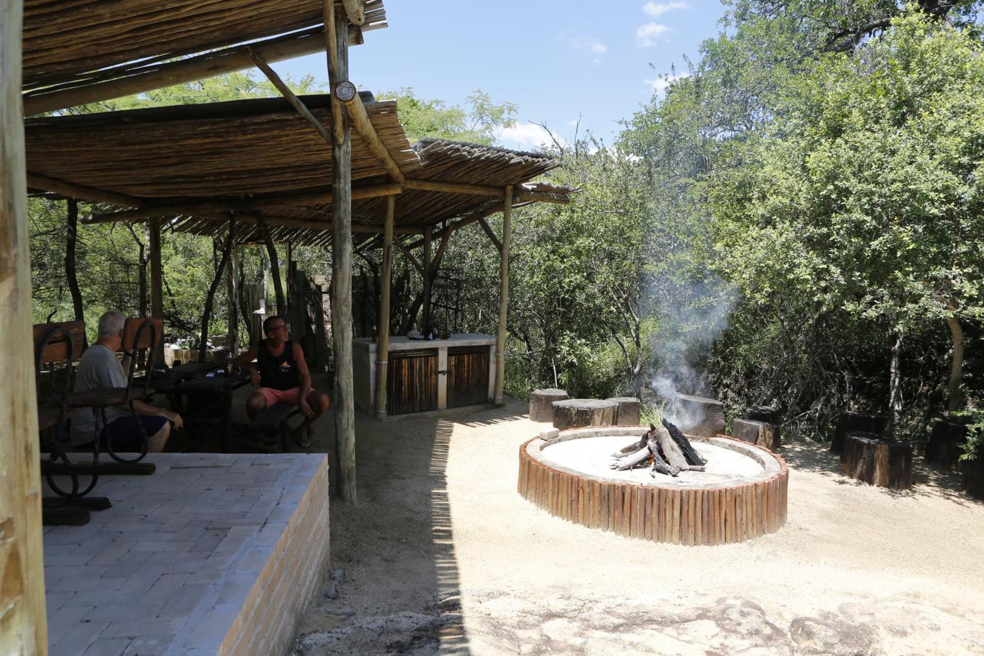 Sunset & Safaris Lodge