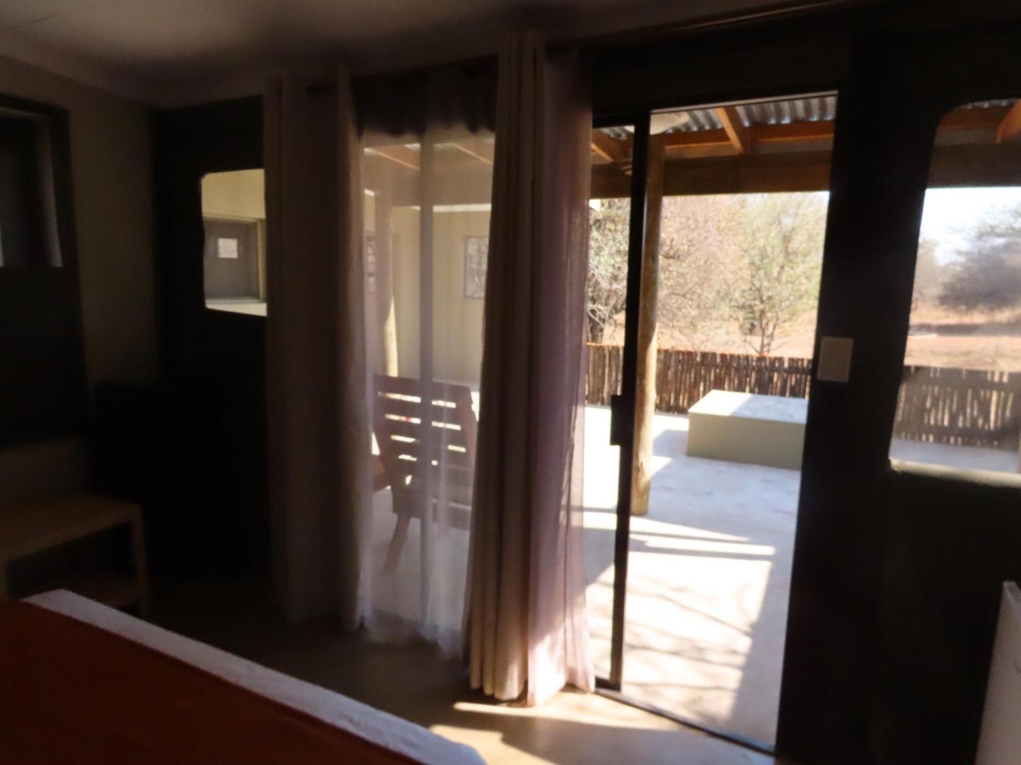 Sunset & Safaris Lodge